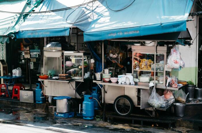 Tour ẩm thực: Trải nghiệm ăn uống đặc sắc tại các điểm du lịch nổi tiếng