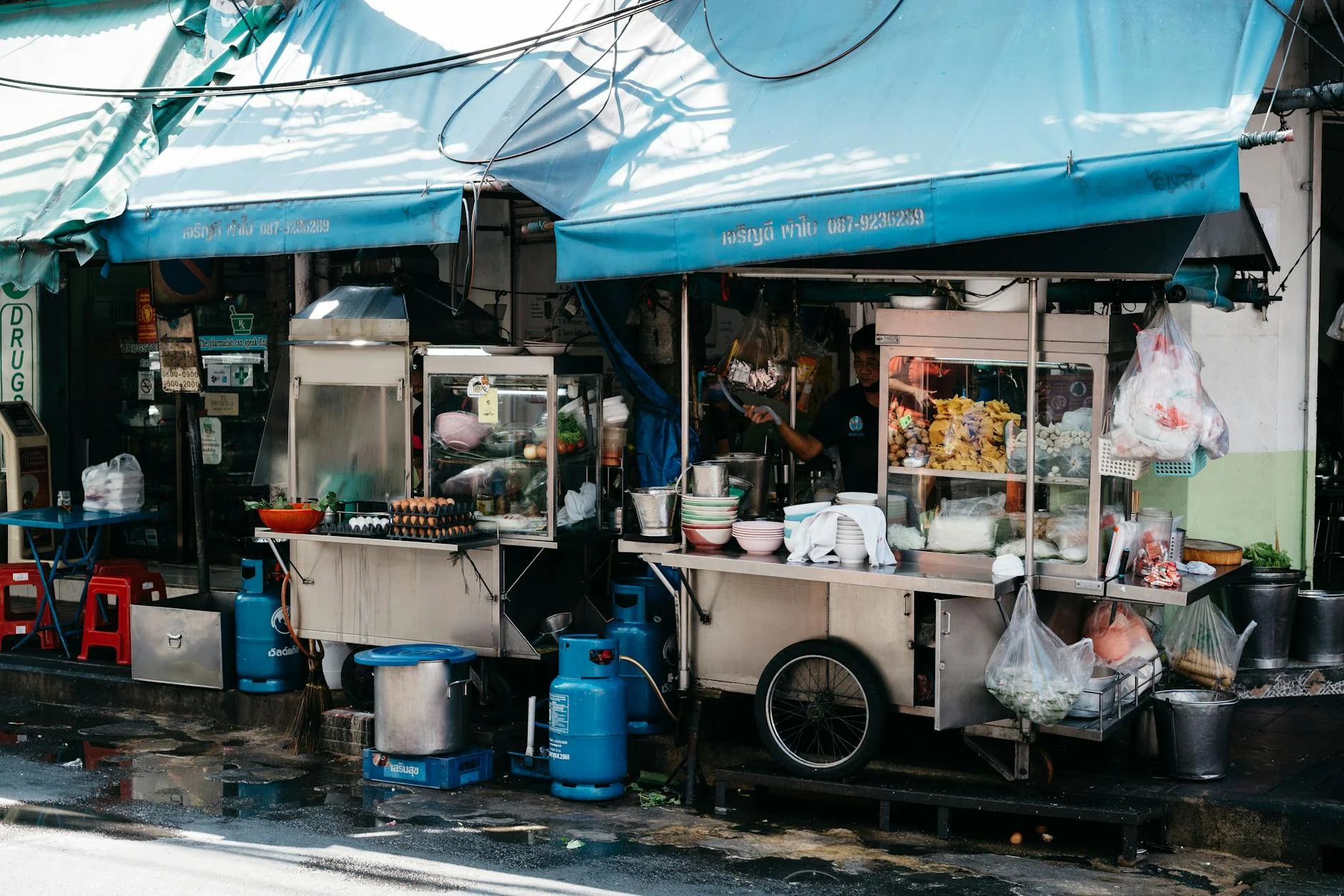 Tour ẩm thực: Trải nghiệm ăn uống đặc sắc tại các điểm du lịch nổi tiếng